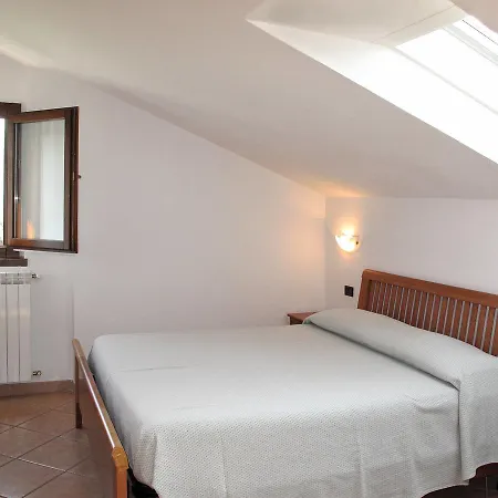 Res. Vigna Del Lago 125s Apartment *
