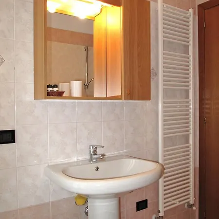 Res. Vigna Del Lago 125s Apartment